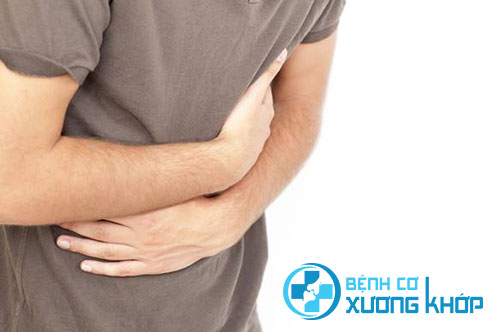 Bệnh nhân viêm đại tràng thường đau bụng và tiêu chảy