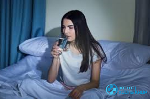 Uống nhiều nước gây ra tình trạng mất ngủ