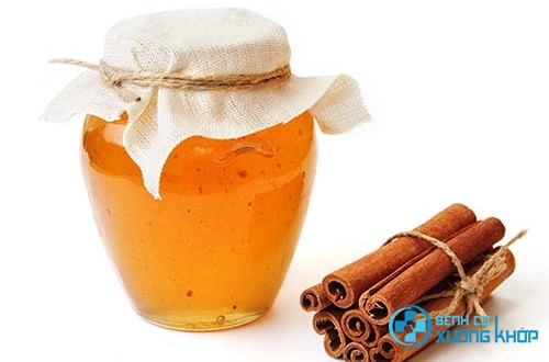 Bài thuốc mật ong và bột quế chữa thóa hóa đốt sống cổ hiệu quả