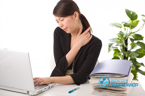 Dân văn phòng là đối tượng bệnh đau vai gáy thường xuyên “ghé thăm”